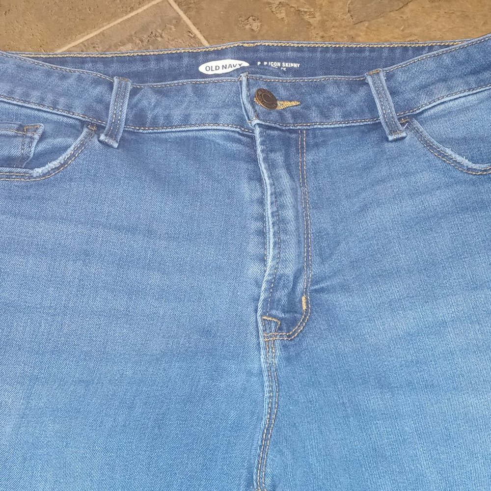Old Navy pop icon style blue jeans - Picture 2 of 3